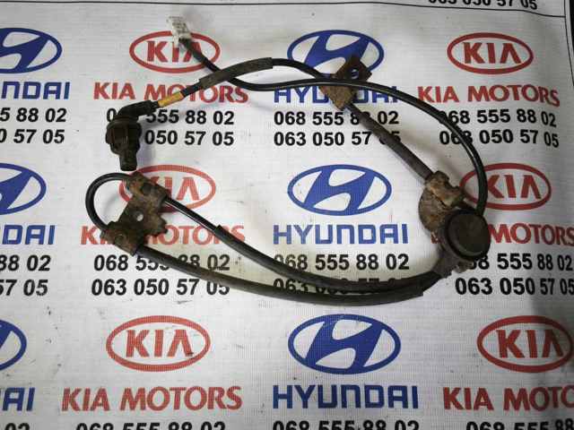 Датчик АБС (ABS) задний, правый 956802E500 HYUNDAI