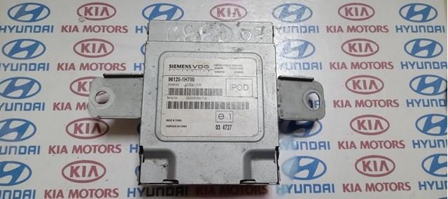 USB-разветвитель 961201H700 HYUNDAI