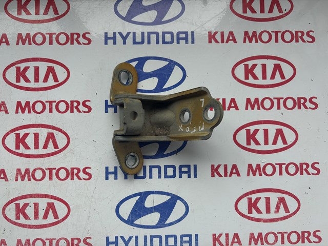 Дверной шарнир водительской вери A046057 HYUNDAI
