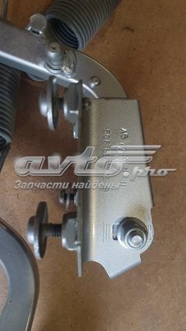 VAG 5C6827302B Петля крышки багажника в наличии Харьков