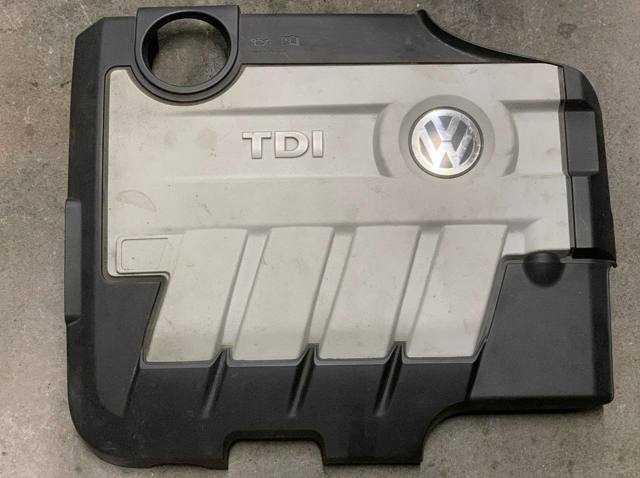 VAG 03L103925 Крышка двигателя в наличии Тернополь