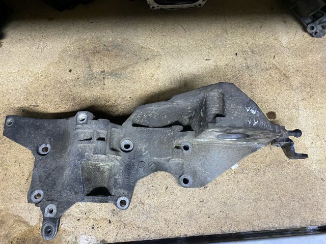 Крепление генератора 03L903139D VAG