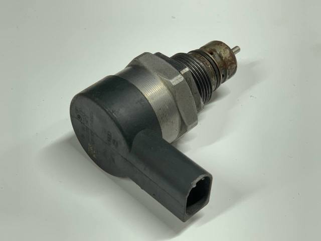 Регулятор давления топлива 057130764F VAG