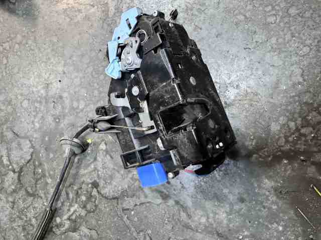 Замок передней пассажирской двери 3D1837016AC VAG