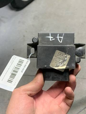 Модуль управления (ЭБУ) топливным насосом 4G0906093F VAG