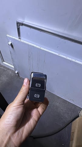 Кнопка электромеханического стояночного тормоза 4G1927225 VAG