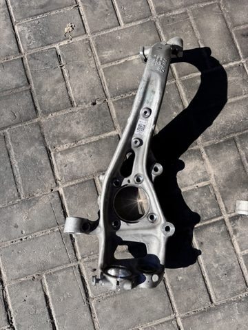 Кулак поворотный передний правый 4M0407560 VAG