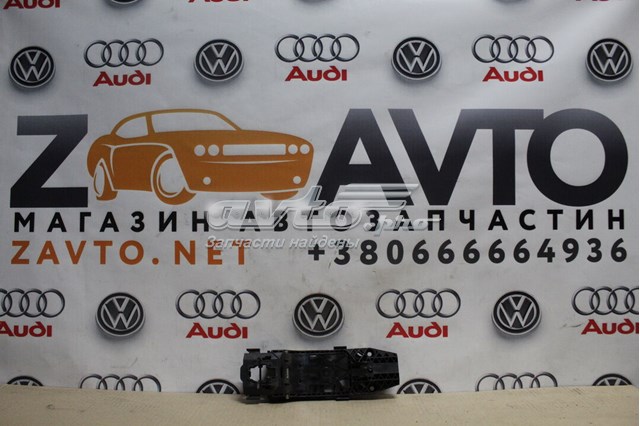 Держатель наружной ручки двери, передней правой 5N0839885G VAG