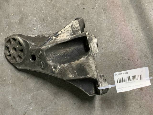 Кронштейн подушки (опоры) двигателя, правой 7L6199308B VAG