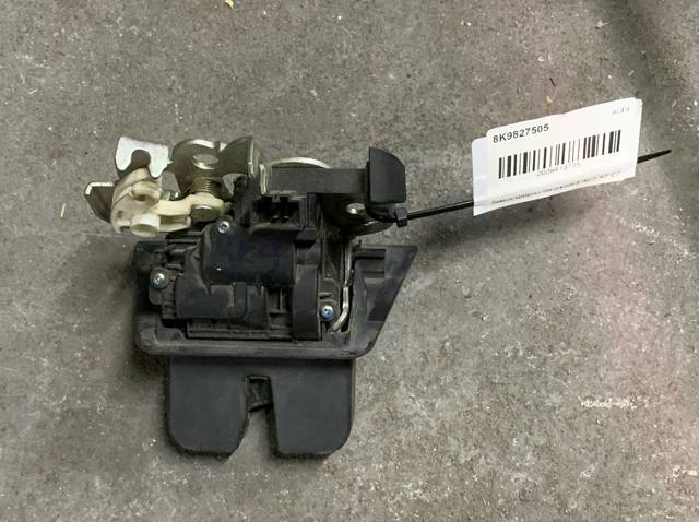 Замок крышки багажника 8K9827505 VAG