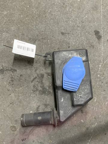 Горловина бачка омывателя 8T2955463B VAG