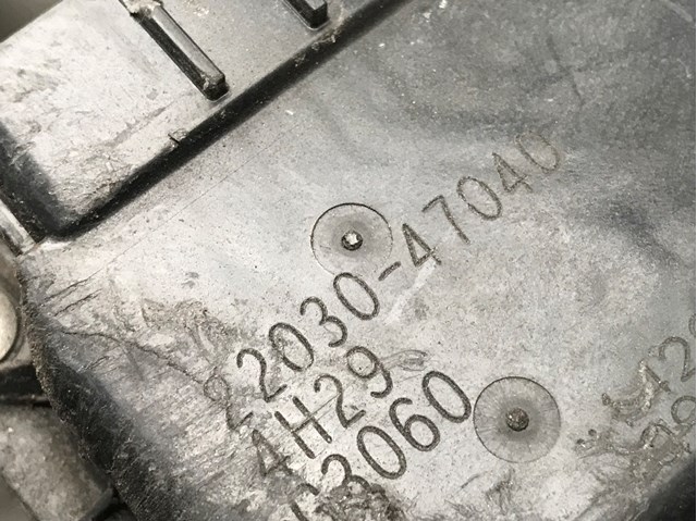 Заслонка воздушная 2203047040 TOYOTA