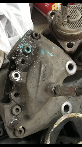 Задний левый суппорт A1634230798 MERCEDES