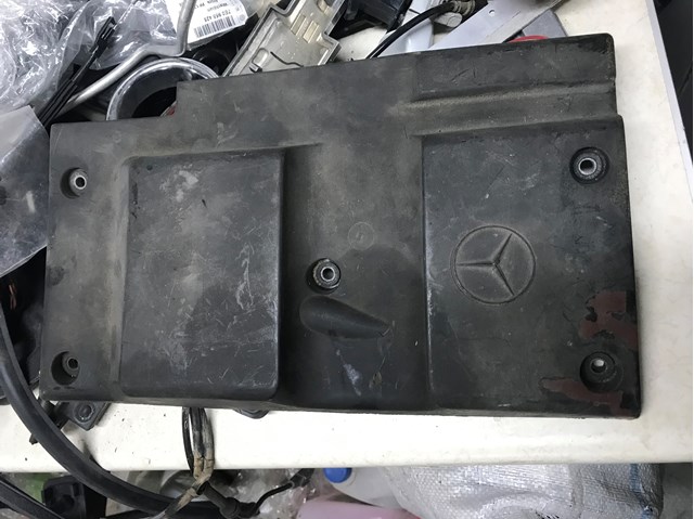 Крышка мотора декоративная A6040100267 MERCEDES