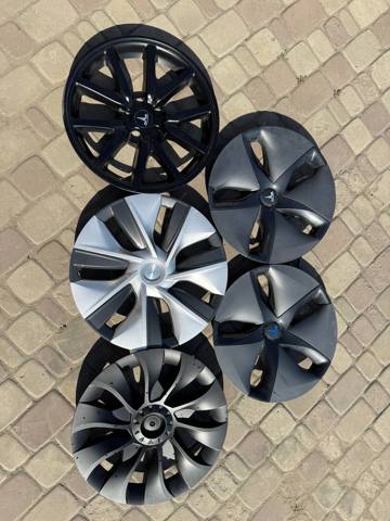 Колпак колесного диска 104427100A TESLA