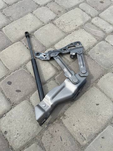 Опора капота правая 105360600B TESLA