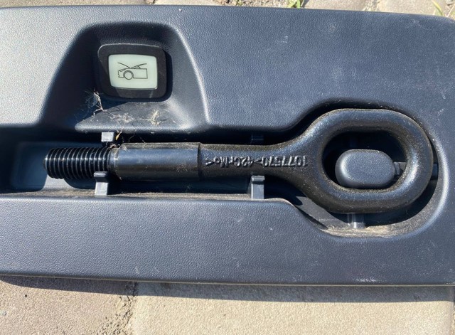 Крюк буксировочный 107757000D TESLA