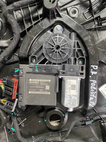 Мотор стеклоподъемника двери передней, правой 31349757 VOLVO