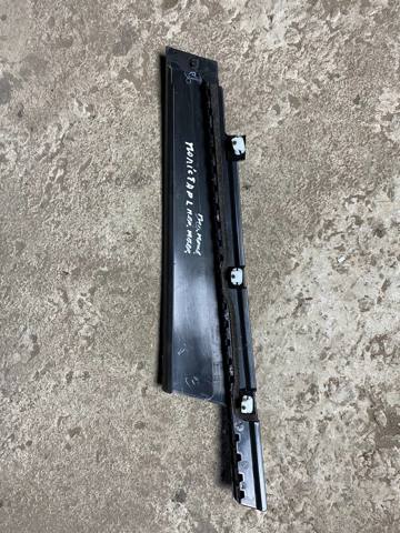 VOLVO 31672580 Накладка двери передней левой вертикальная в наличии Николаев