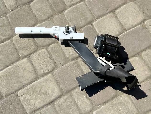 Ремень безопасности передний правый 868845RL8A NISSAN
