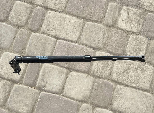 Газовый упор багажника 904505RB0A NISSAN
