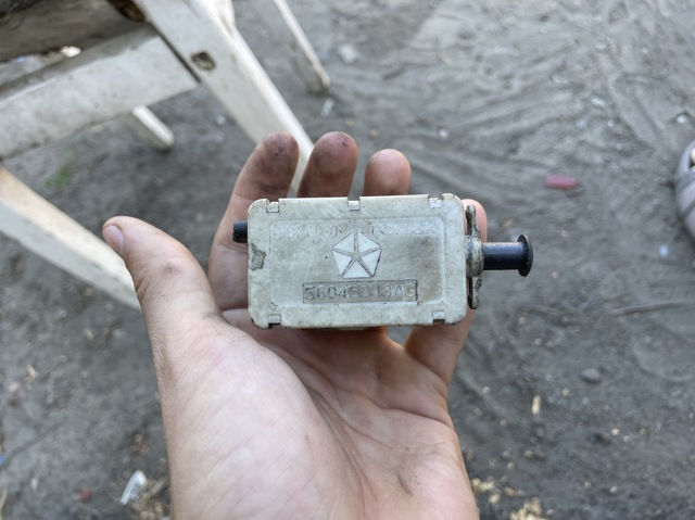 Датчик тормоза 56045043AG CHRYSLER
