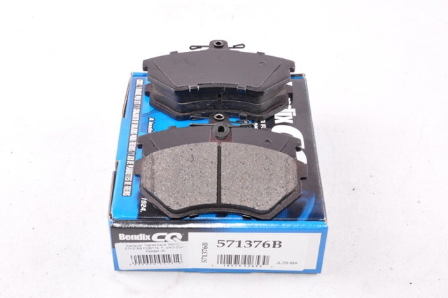 Колодки тормозные передние дисковые 571376B BENDIX