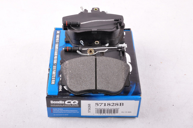 Колодки тормозные передние дисковые 571828B BENDIX