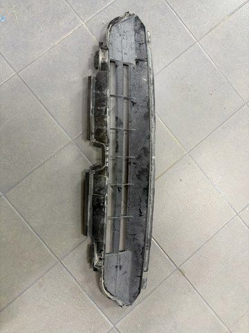 Решетка на бампер 5311278040 TOYOTA