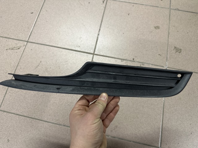 Облицовка радиатора 5GM853665 VAG