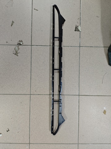 Решетка на бампер 8K0807683 VAG