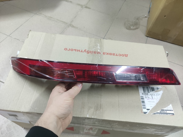 Фонарь заднего бампера, правый 8U0945096B VAG
