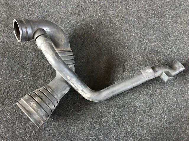 Трубка отвода картерных газов 028103493AF VAG
