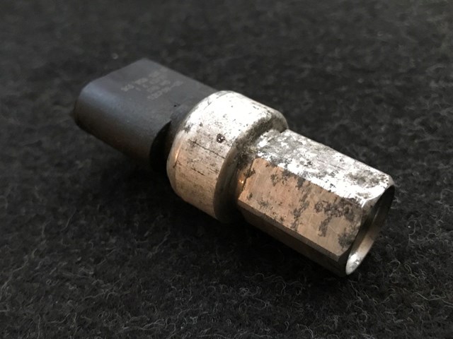 VAG 1K0959126D Датчик давления кондиционера в наличии Черновцы