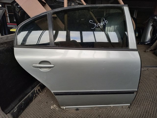 Задняя правая дверь 3U5833052B VAG