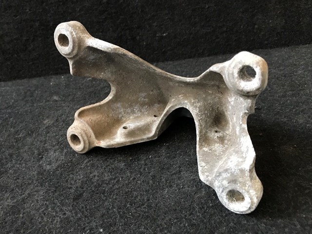 4F0199307M VAG Кронштейн подушки (опоры) двигателя левой купить в Житомир