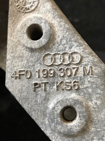 VAG 4F0199307M Кронштейн подушки (опоры) двигателя левой в наличии Винница