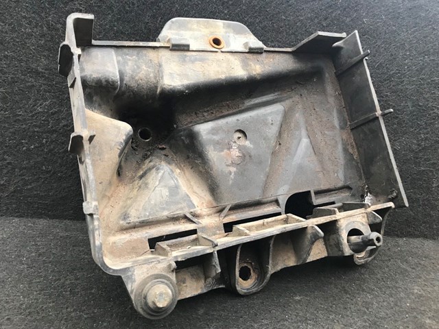 VAG 6Q0915331D Подставка аккумулятора в наличии Черкассы