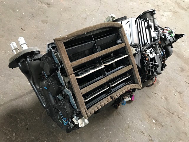 VAG 7L0819087AA Корпус радиатора кондиционера (салонный испаритель) в наличии Украина