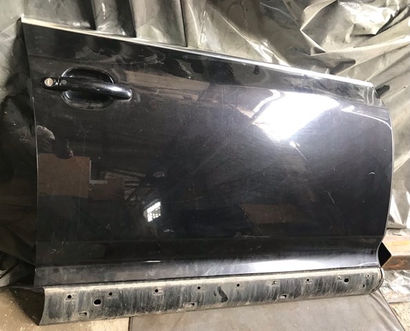 Пассажирская передняя дверь 7L0831056L VAG