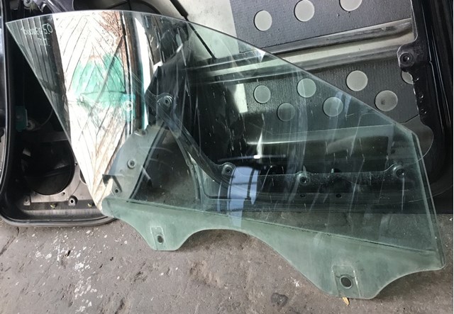 Стекла и уплотнители стекла ветрового правого/левого 7L0845201F VAG