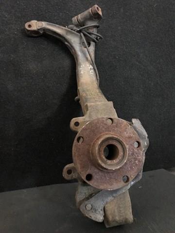 Кулак поворотный передний правый 8D0407258M VAG