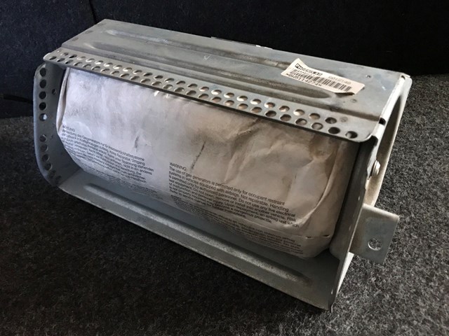 Подушка безопасности (AIRBAG) пассажирская 8D0880201 VAG
