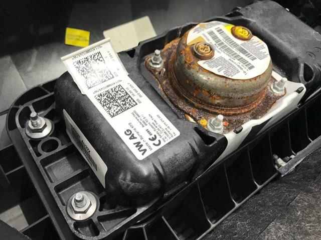 Подушка безопасности (AIRBAG) пассажирская 8V0880204F VAG