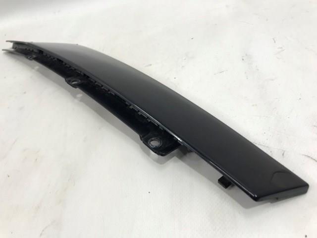 Накладка передней двери, правой, вертикальная 8W0837902 VAG