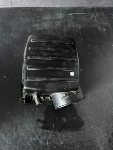 Корпус воздушного фильтра, верхняя часть 68084277AA CHRYSLER