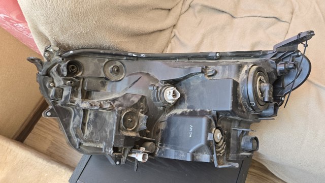 TOYOTA 8113042640 Фара правая в наличии Одесса