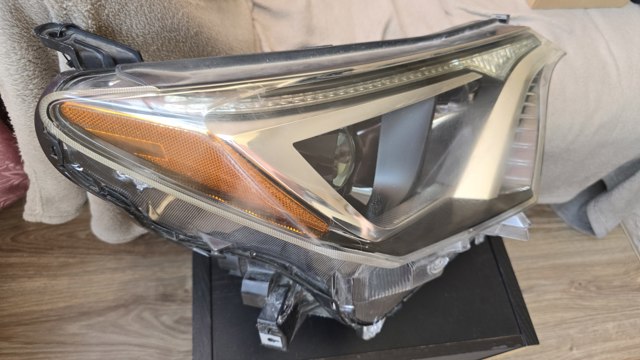 8113042640 TOYOTA Фара правая купить в Павлоград