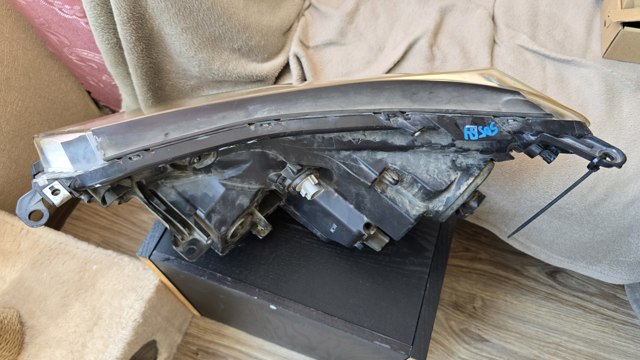 8113042640 TOYOTA Правая фара купить в Черновцы