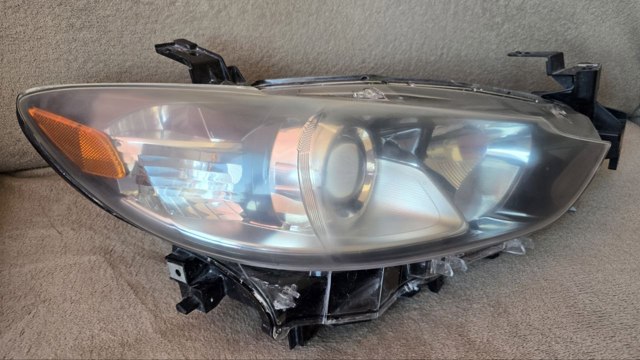Правая блок фара GHR451030 MAZDA